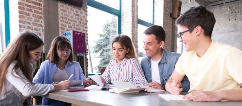 que carreras estudiar valencia